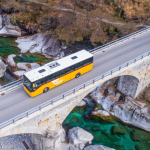 Fahrt über die Ponte Verzasca bei Ganne (TI)