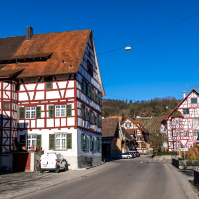 Im Zentrum von Oberstammheim: Die stattlichen Bauten "Alte Kanzlei" und der "Hirschen" stammen beide aus dem 17. Jahrhundert